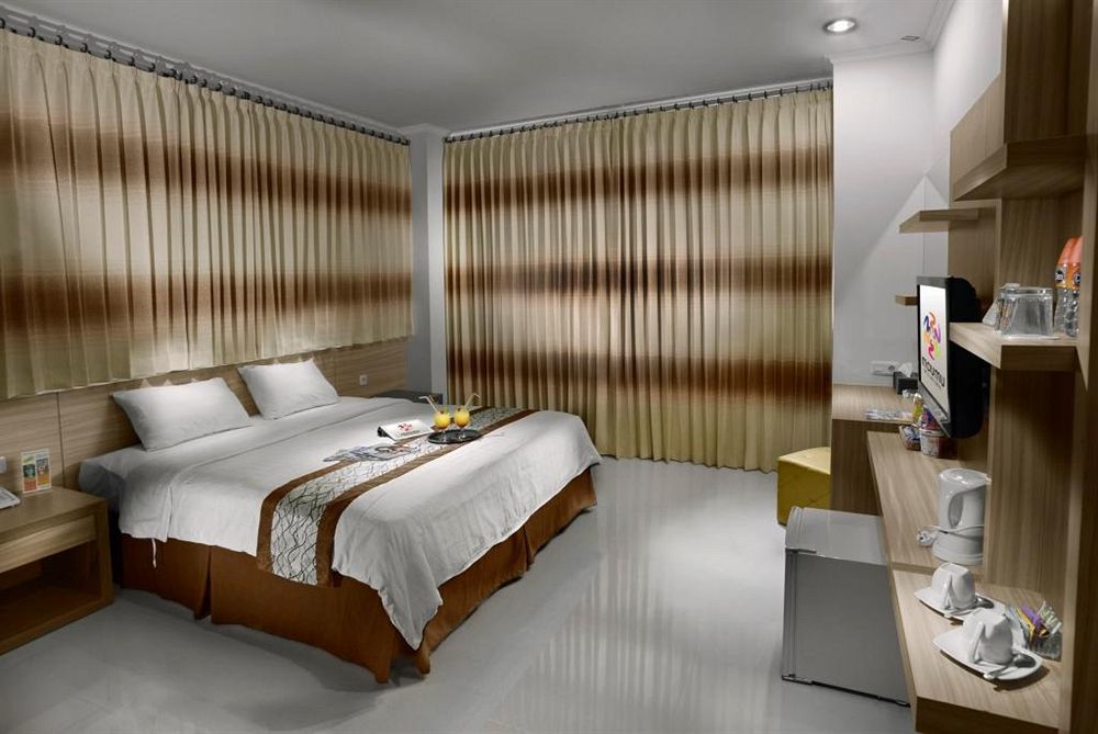 Maumu Hotel & Lounge Сурабая Екстериор снимка