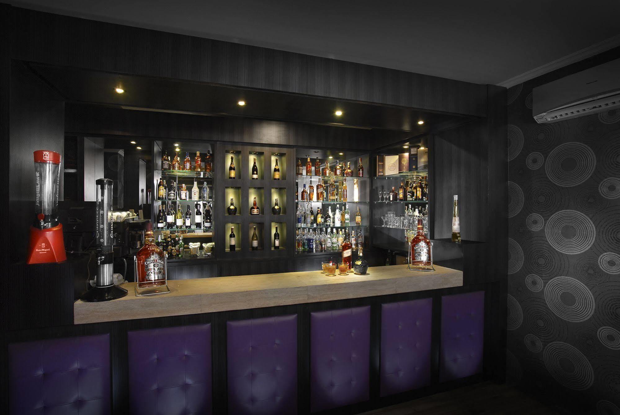 Maumu Hotel & Lounge Сурабая Екстериор снимка