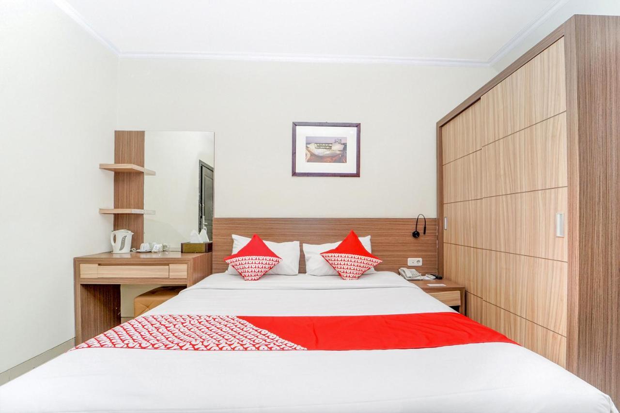 Maumu Hotel & Lounge Сурабая Екстериор снимка