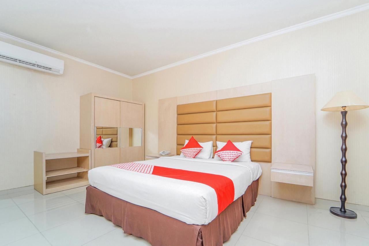 Maumu Hotel & Lounge Сурабая Екстериор снимка