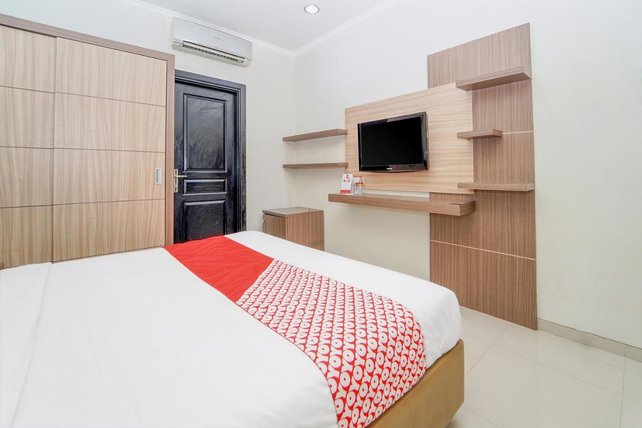 Maumu Hotel & Lounge Сурабая Екстериор снимка