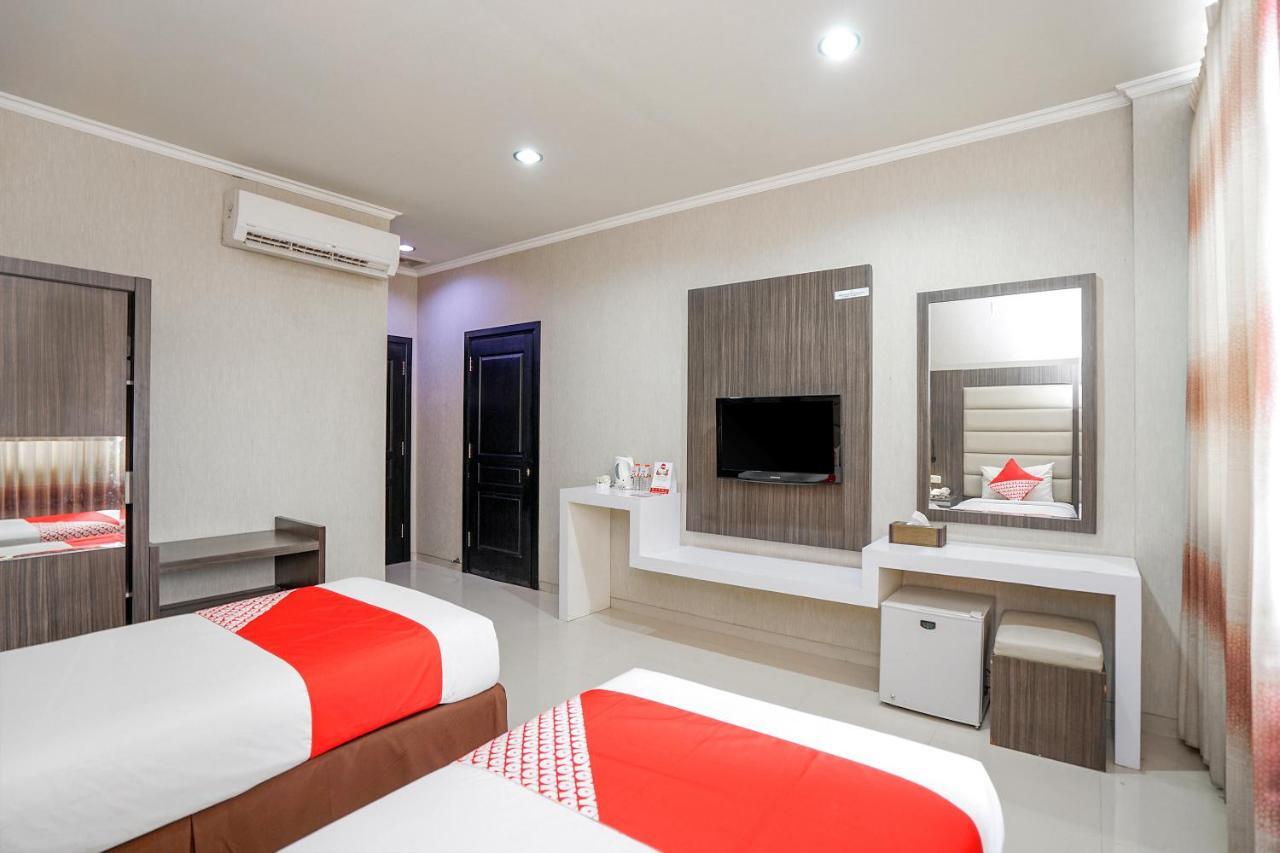 Maumu Hotel & Lounge Сурабая Екстериор снимка