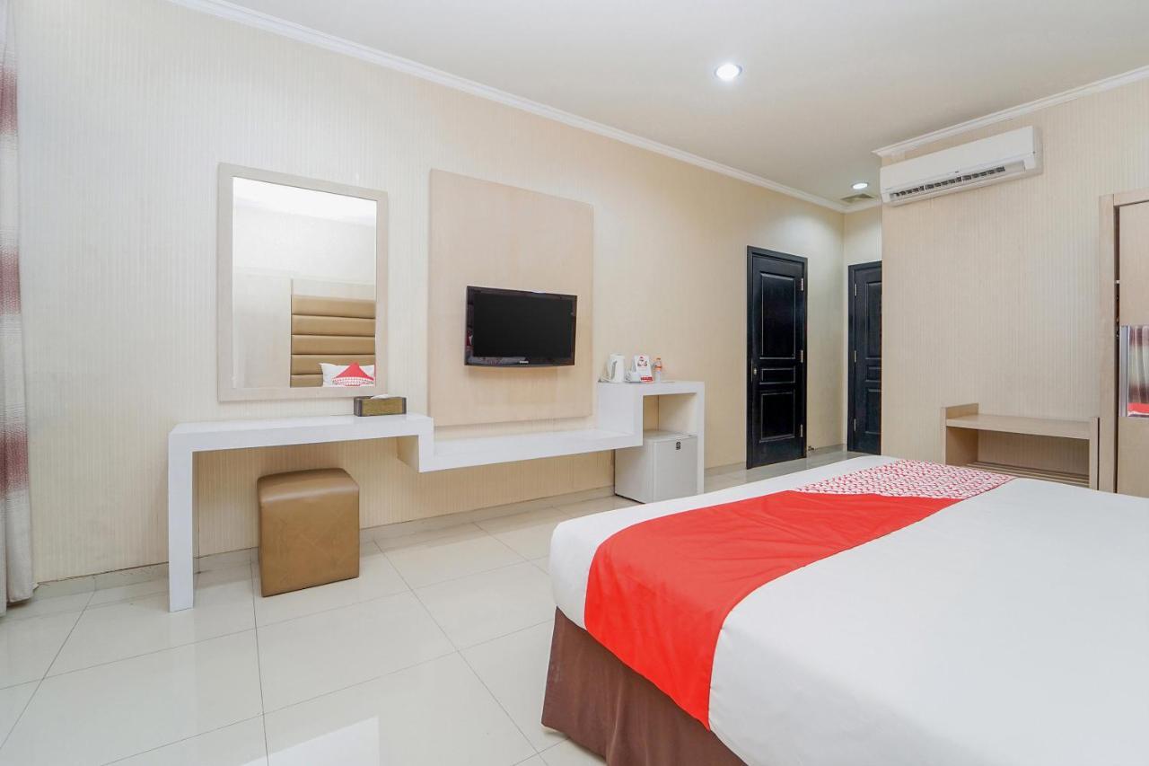 Maumu Hotel & Lounge Сурабая Екстериор снимка