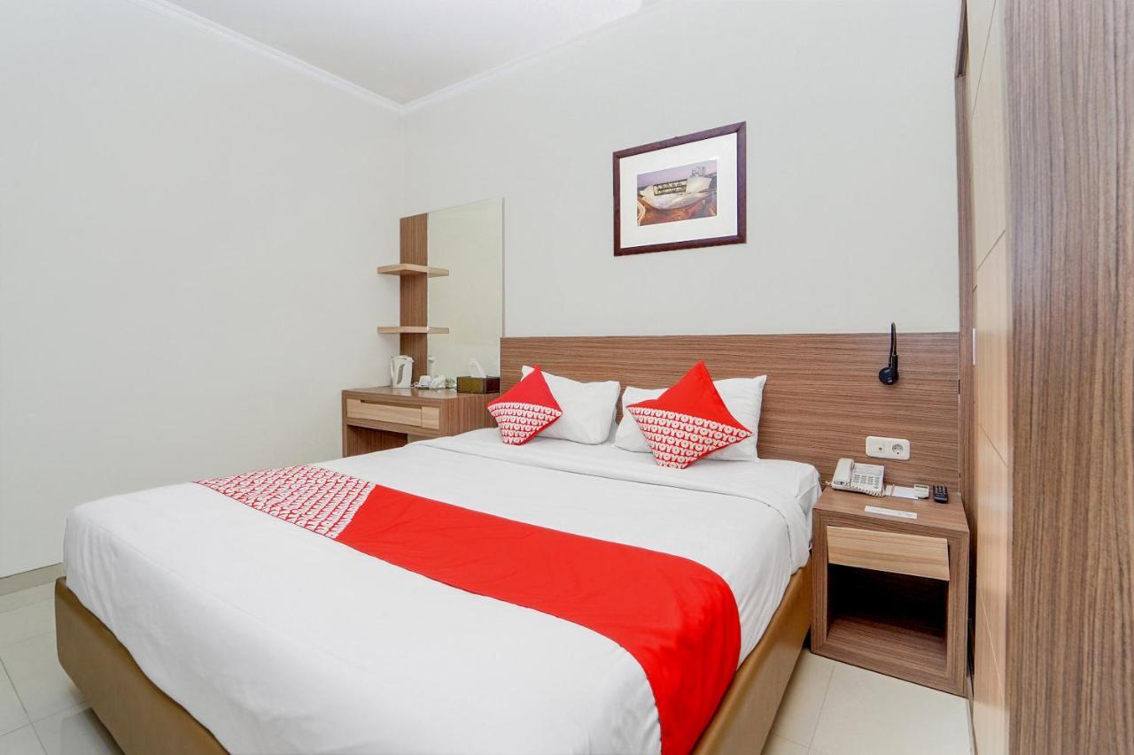 Maumu Hotel & Lounge Сурабая Екстериор снимка