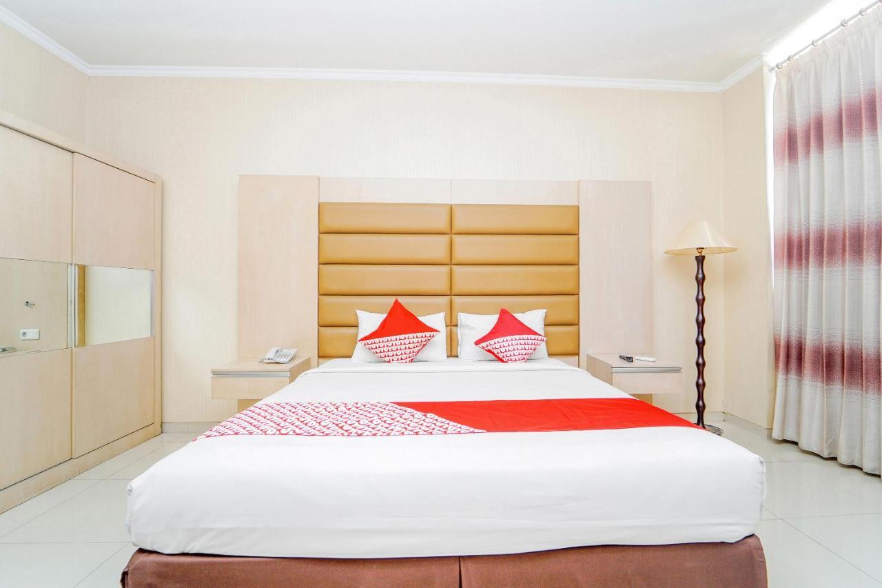Maumu Hotel & Lounge Сурабая Екстериор снимка