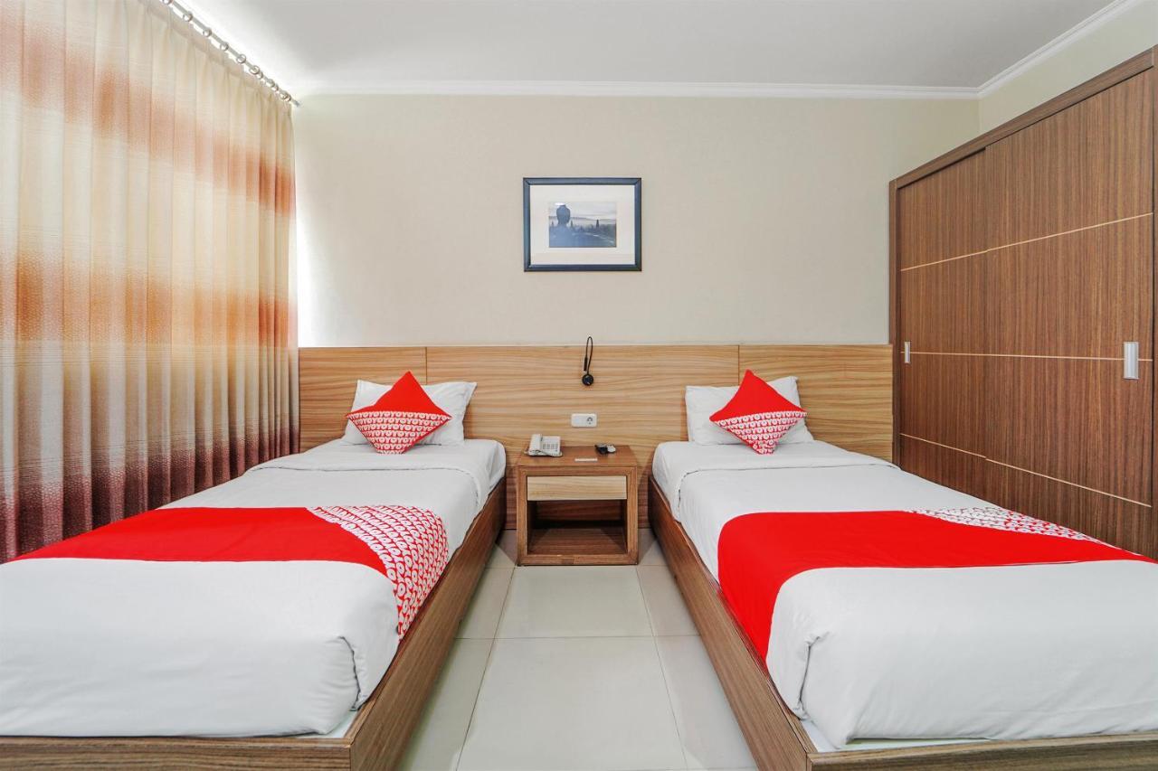 Maumu Hotel & Lounge Сурабая Екстериор снимка
