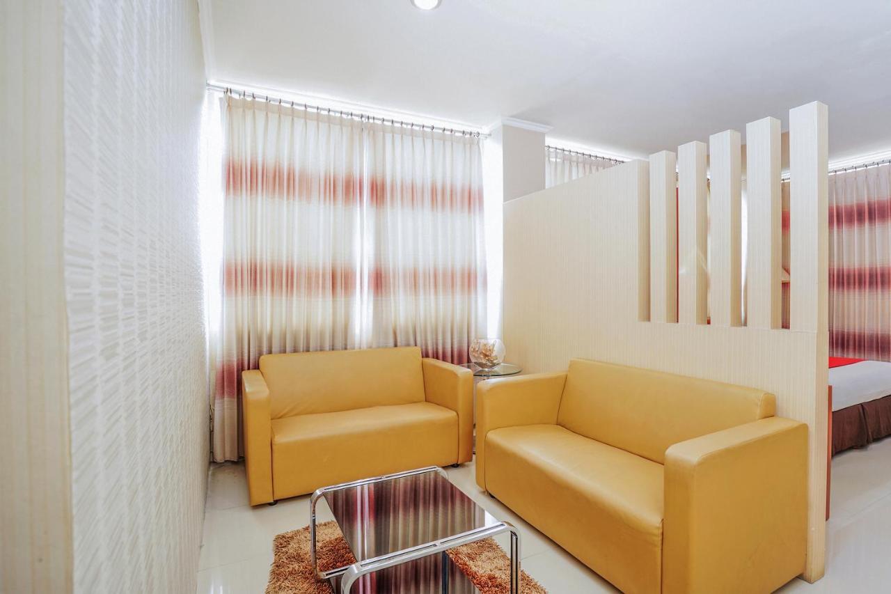 Maumu Hotel & Lounge Сурабая Екстериор снимка